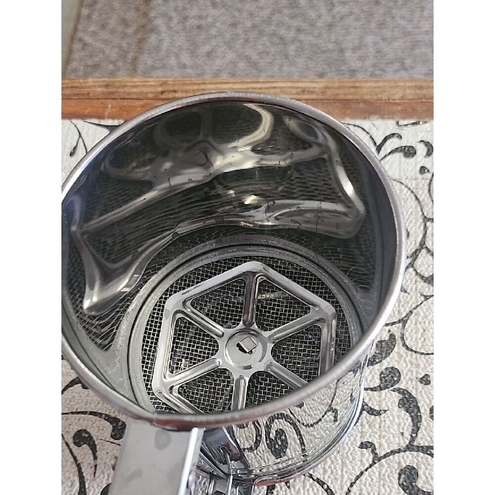 Flour Sifter - Picture 5 of 7